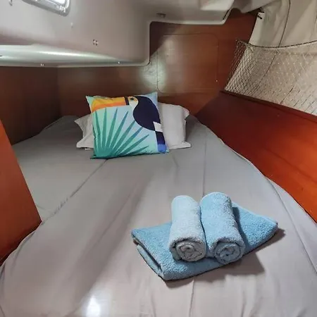 Hotel na wodzie Romantic Sailboat In Belem