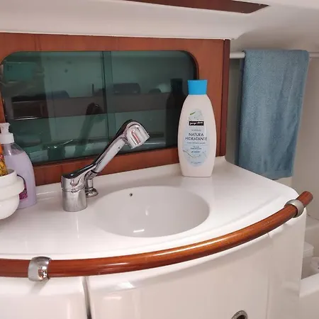 Hotel na wodzie Romantic Sailboat In Belem Lizbona